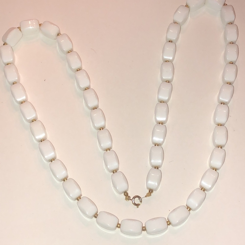 Elegant Vintage White and Gold Tone Boho Beaded Necklace